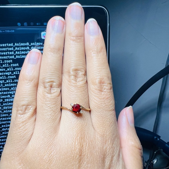 10k solid gold ring with red garnet and diamonds size 4.75 weighs 1.3 grams - Picture 3 of 9